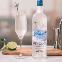Grey Goose Vodka -UK Drinks Sales Store grey goose serve1 03300.1700276922